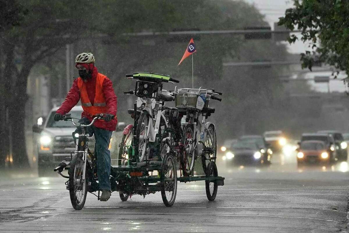 Houston Chronicle: A tricked-out trike is hauling bikes and turning heads in downtown Houston as BCycle aims for fossil fuel-free fun